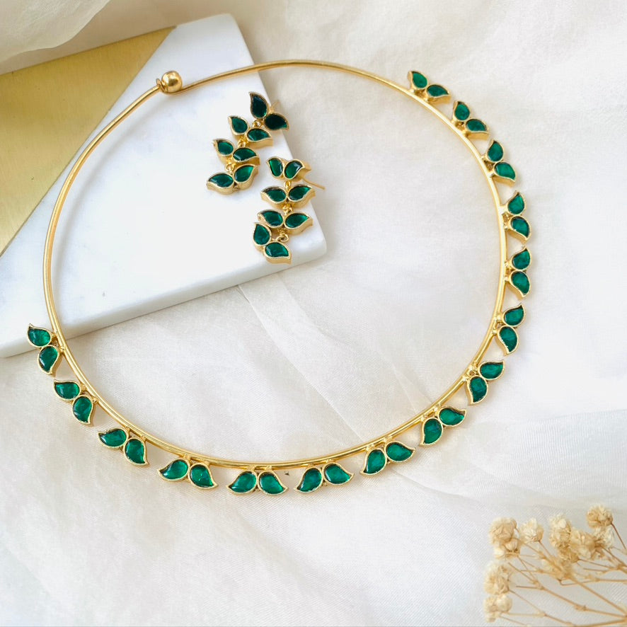 Green Leaves Hansli Necklace With Earrings