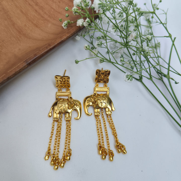 Golden Grandeur Earring