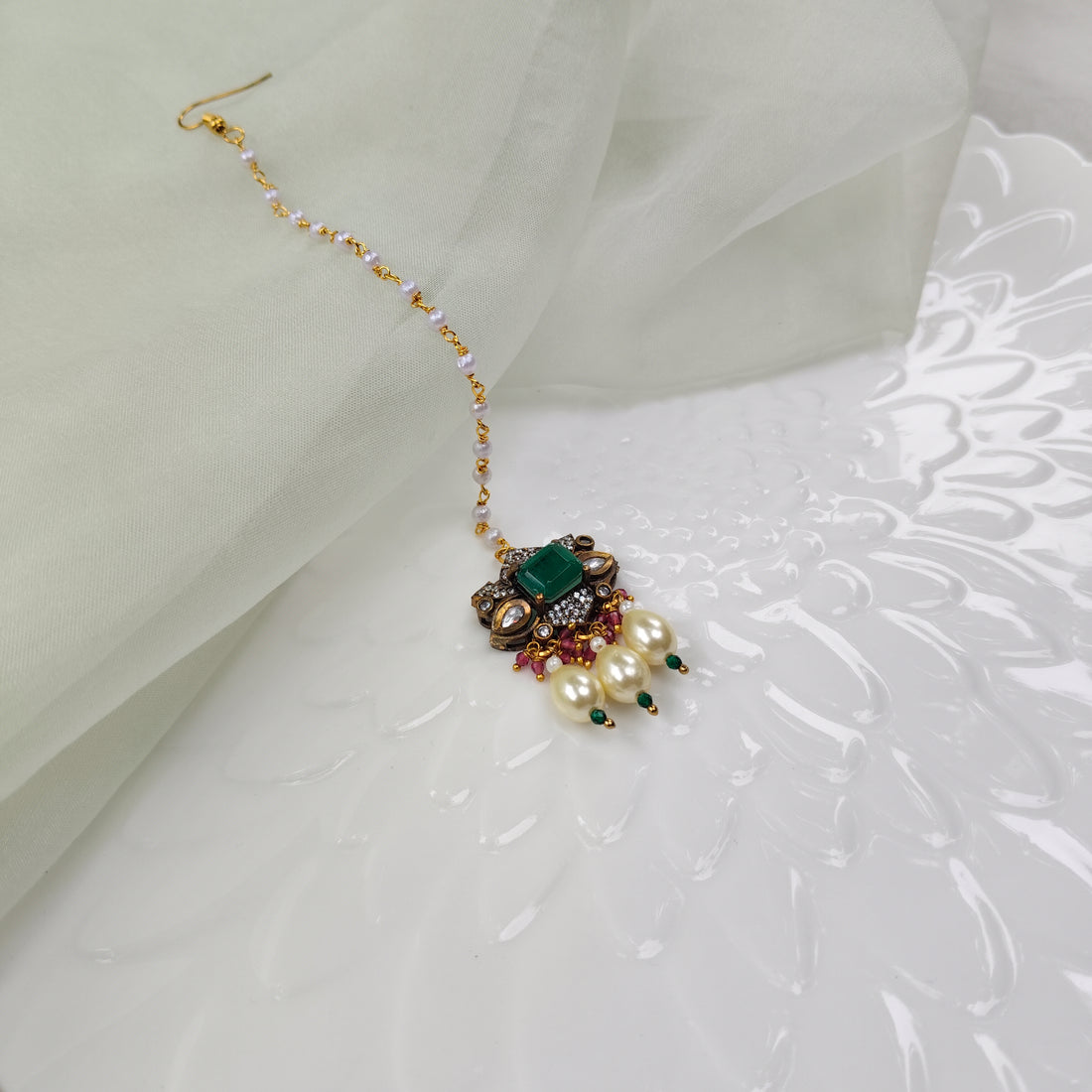 Kundan Tikka with Emerald