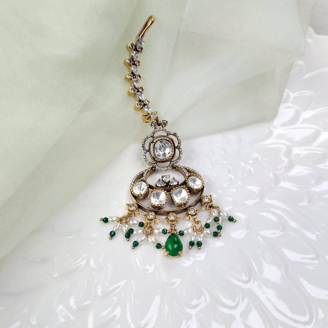 Kundan Tikka with Emerald