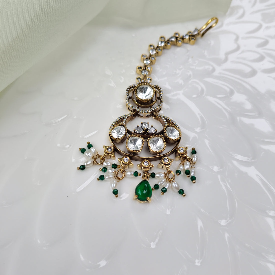 Kundan Tikka with Emerald