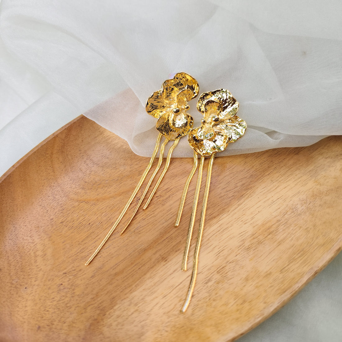 Golden Floral Dazzle Earring