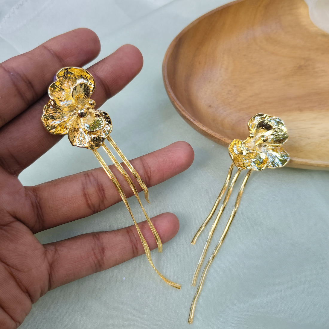 Golden Floral Dazzle Earring