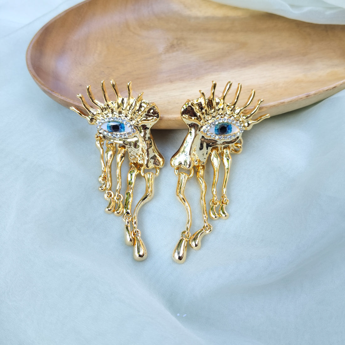 Eye-Catching Elegance Earring