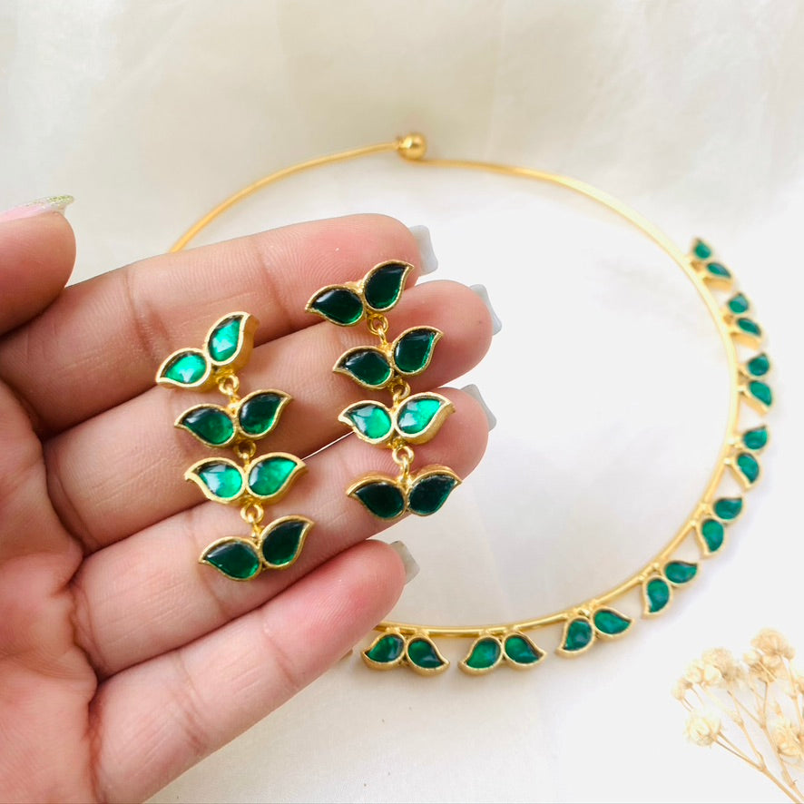 Green Leaves Hansli Necklace With Earrings