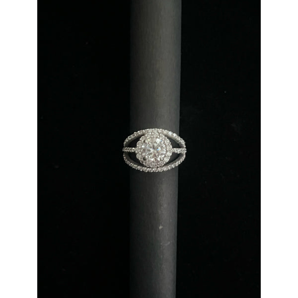 ROUND CENTER DIAMOND WITH 3 ROW DIAMOND BAND