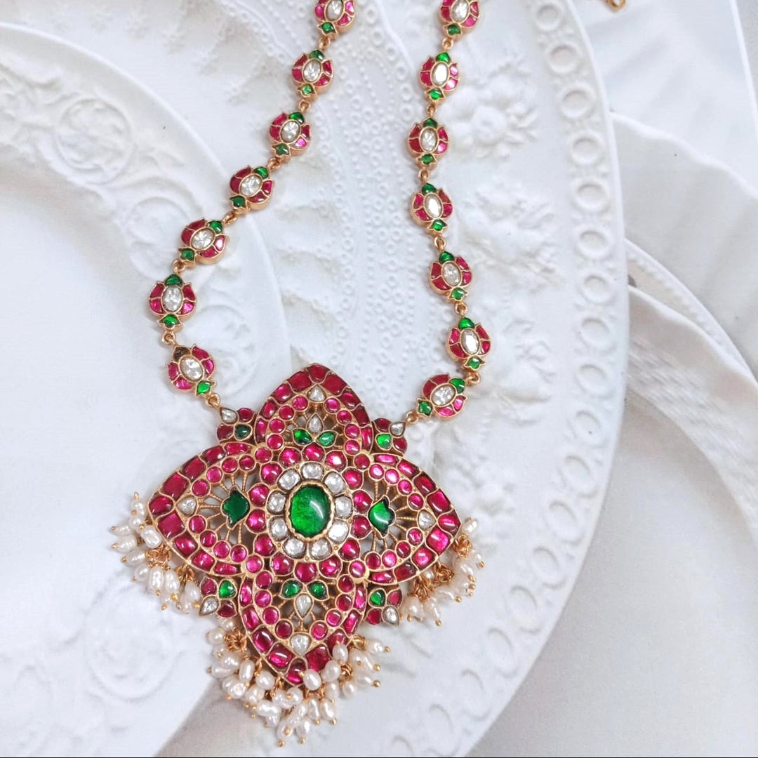 Ishaan Silver Necklace