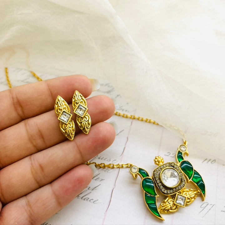 Green Pihu Pendant with Chain & Earrings