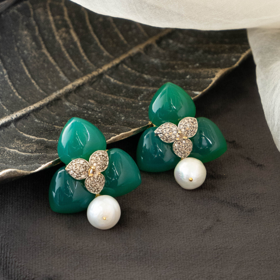 Green Spiderwort Pearl Drop Earrings