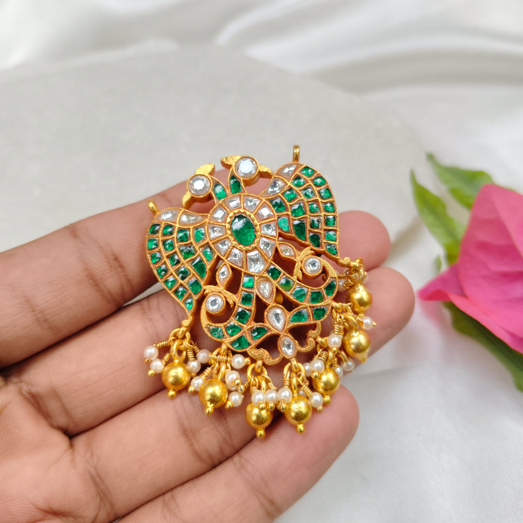 Emerald Paisley Pearl Pendant