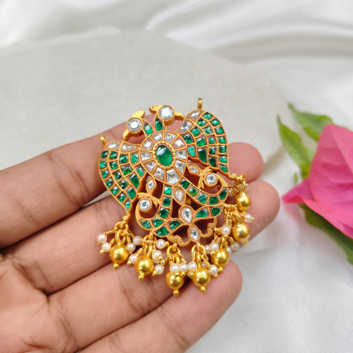 Emerald Paisley Pearl Pendant