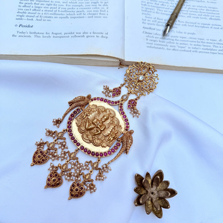 Devanshi Silver Pendent