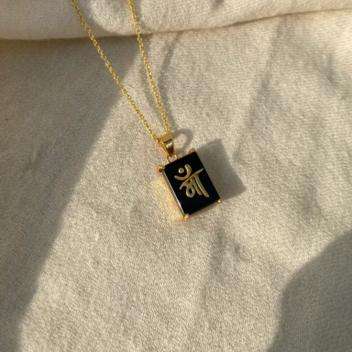 Maa Pendant + Chain