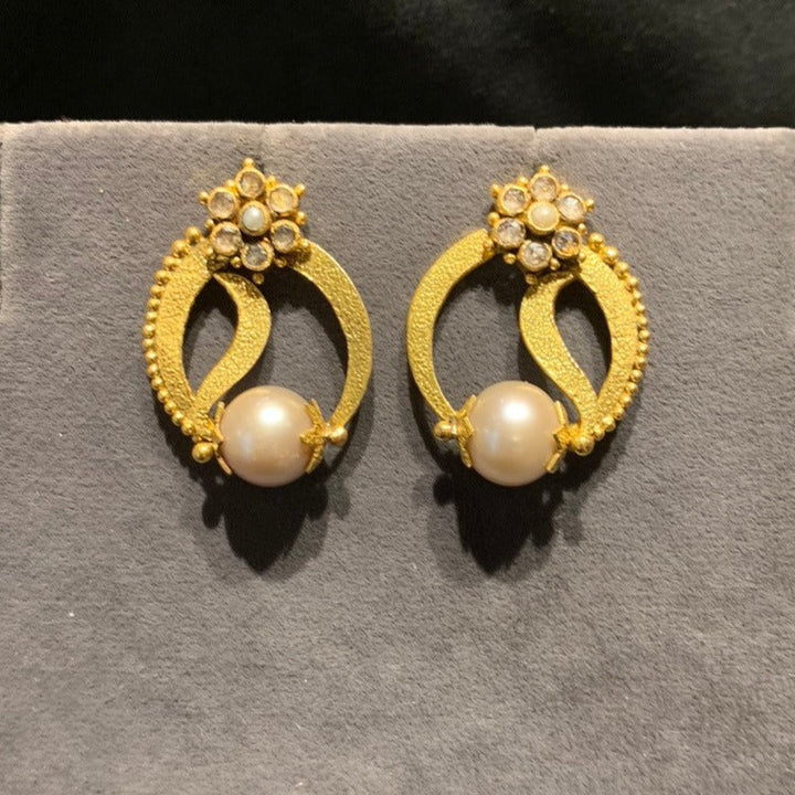 Pearlized Gold Delight Earrings