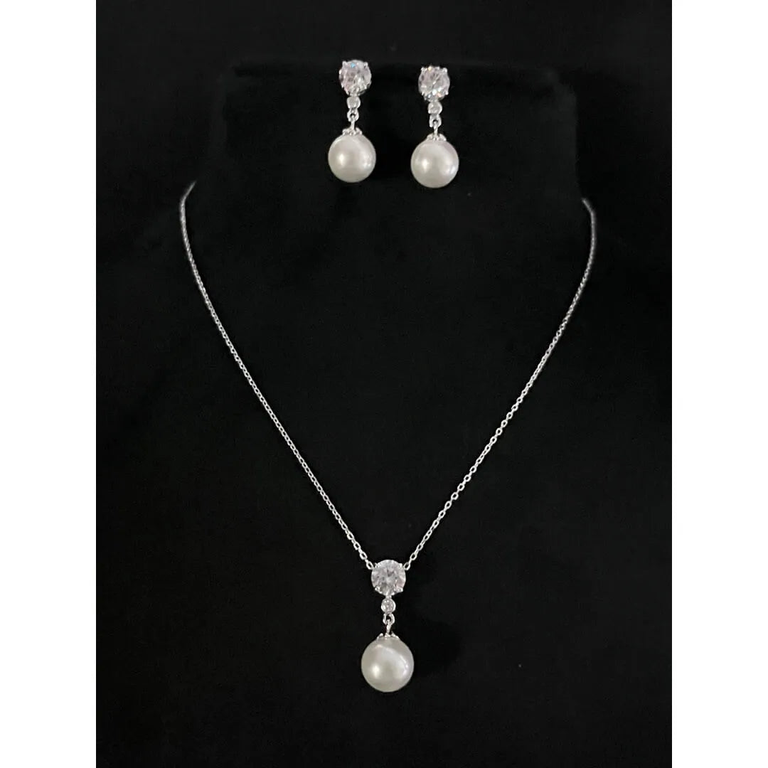 1 CARAT ROUND SOLITAIRE WITH PEARL DROP PENDANT SET