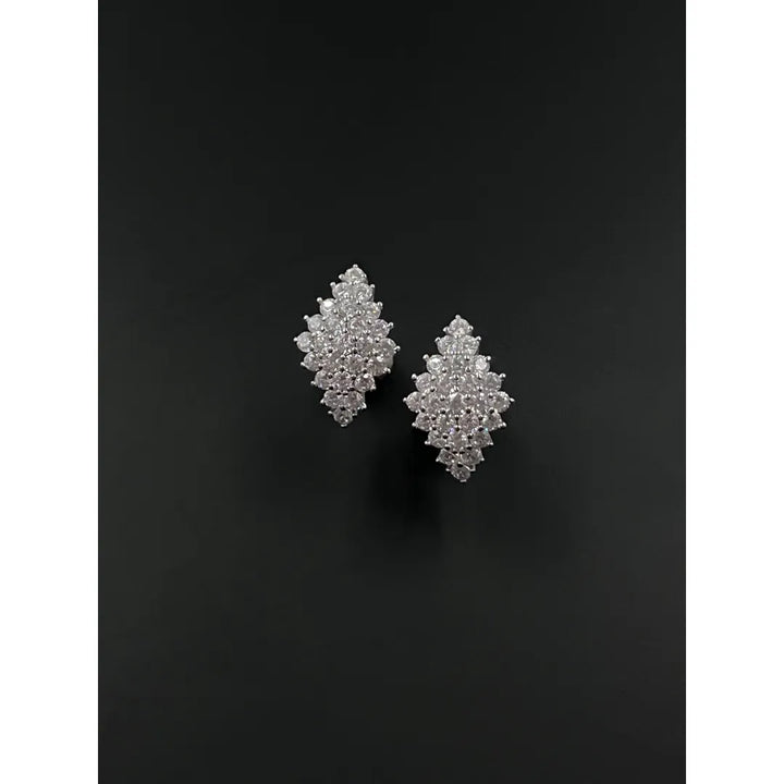 RHOMBUS STUD WITH CLUSTER OF ROUND DIAMONDS