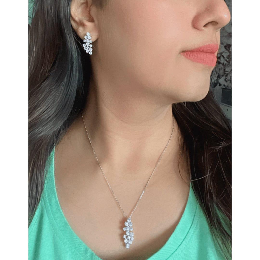 LEAF SHAPED PENDANT SET WITH CLUSTER OF ROUND DIAMONDS