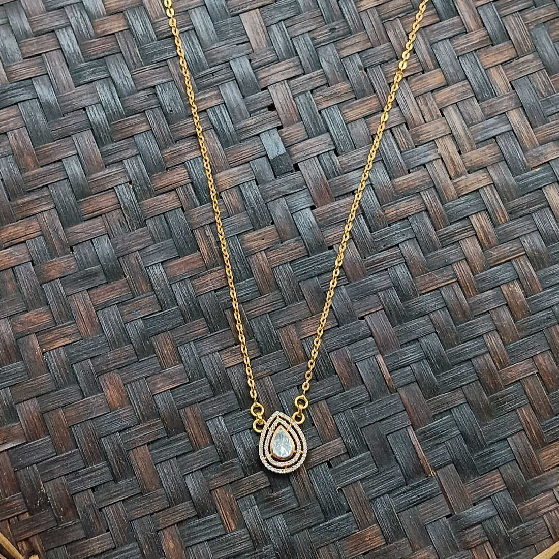 Drop Pendant with Chain