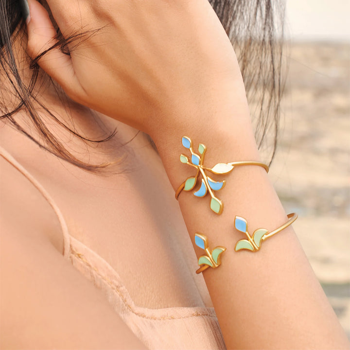 Iri Cuff (Sky Blue)