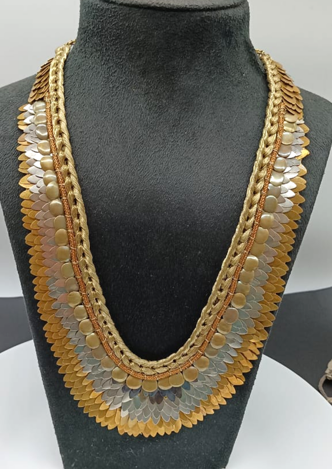 Feathering Long Slim Neckpiece